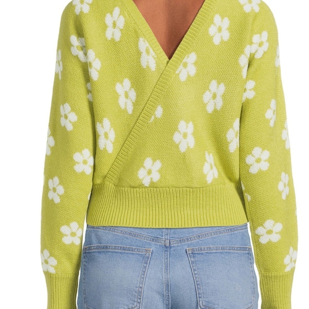 Derek Heart NWT Lime Floral V-Neck Sweater